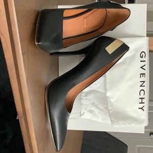 GIVENCHY Women’s Dress shoe